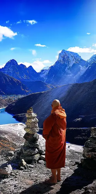 everest base camp lake